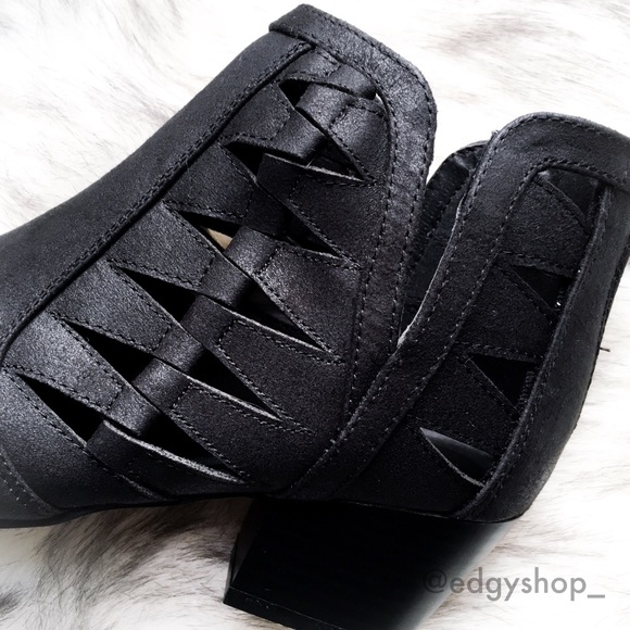 Cutout Oil Finish Bootie - Picture 3 of 6